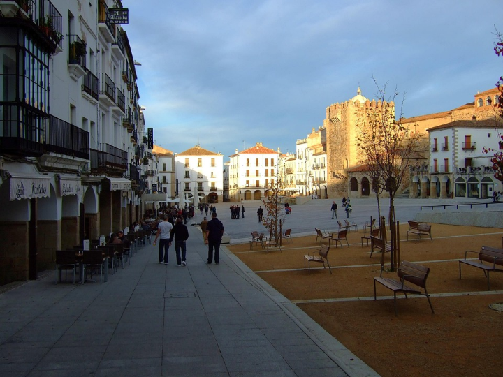 analisis de las mejores webcams de la plaza mayor de caceres idescubre en vivo la belleza de este destino turistico