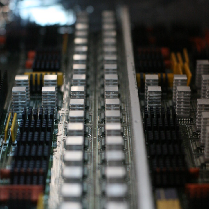 analisis del casco poc octal mips blanco hidrogeno proteccion y estilo en deportes de montana