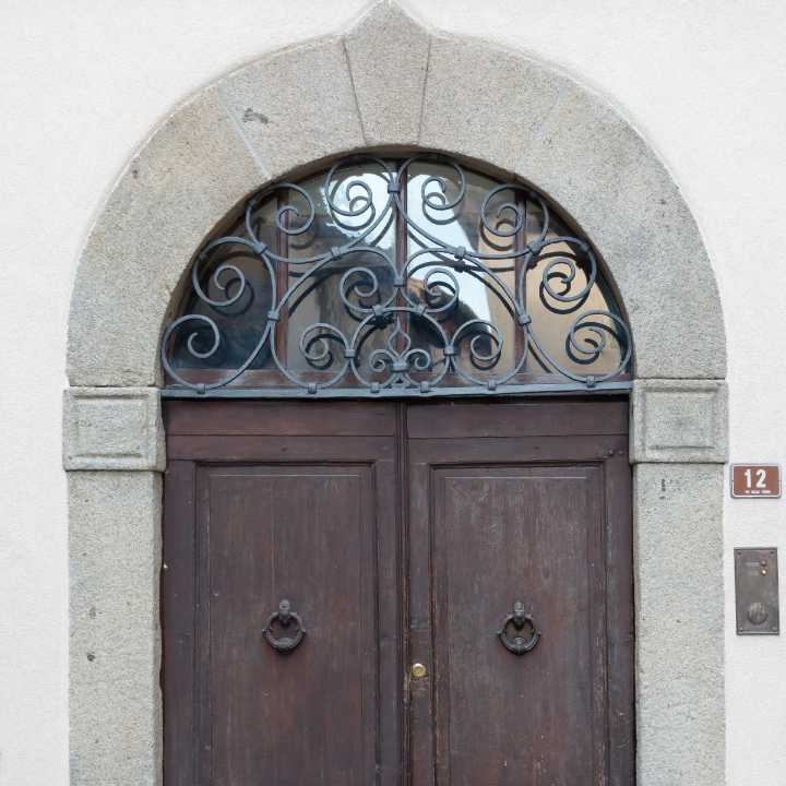 clavo redondo negro forja para puertas y ventanas de madera