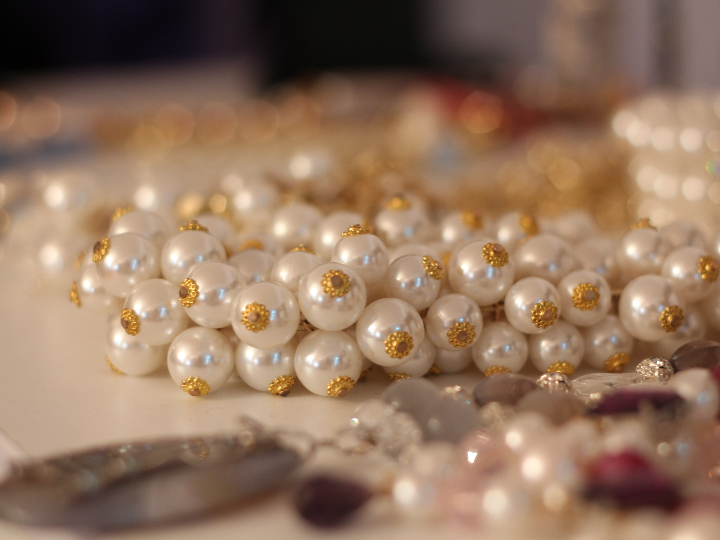 como hacer collares con material reciclado