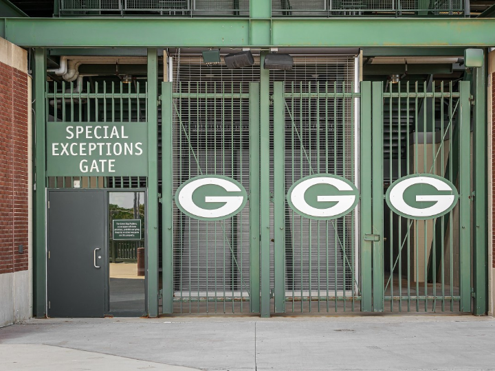 de que medida son los altavoces de las puertas