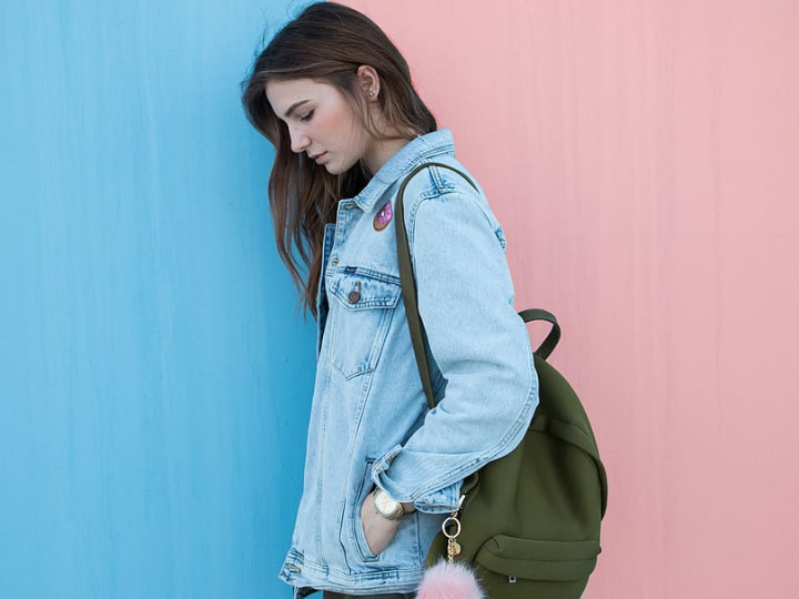 descubre el estilo urbano con el bolso mochila mujer slang analisis detallado