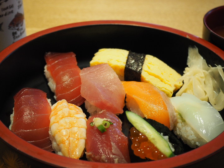 descubre el exquisito mundo del sushi bowl en japanese market analisis y fotos positivas