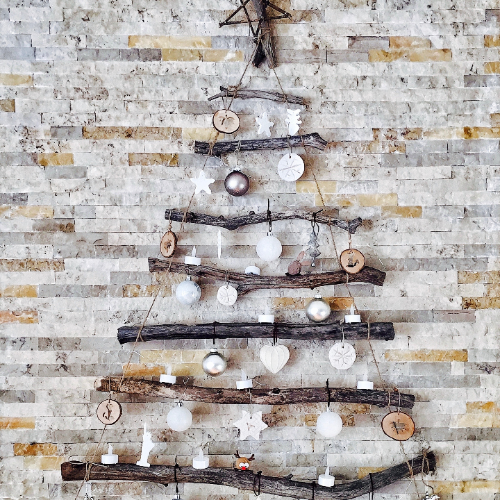 el arbol de navidad un viaje a traves de la historia y el significado de sus adornos