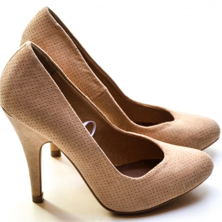 elodie nude la elegancia desnuda en la moda para esta temporada